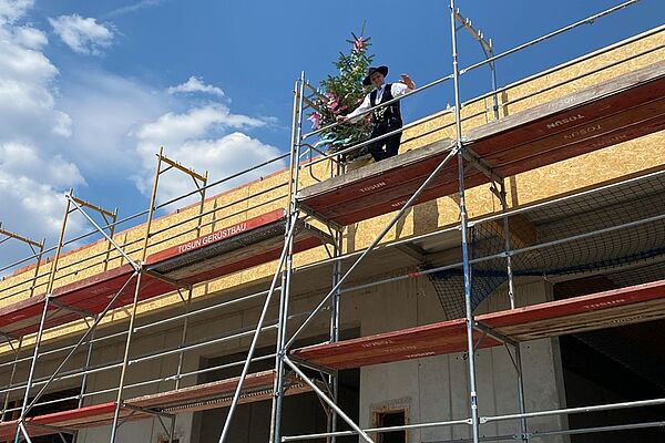 Projektsteuerung Feuerwehrzentrum in Usingen Richtfest Feuerwehrzentrum Usingen