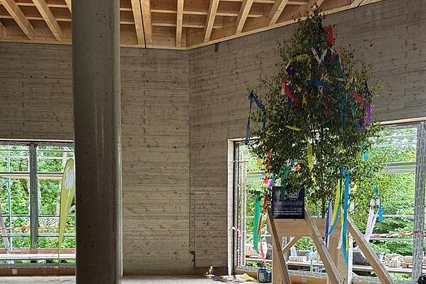 Don-Bosco: Erweiterungsbau wächst sichtbar zwischen Altbau, Offener Ganztagsschule und Sporthalle Don-Bosco-Grundschule feiert Richtfest