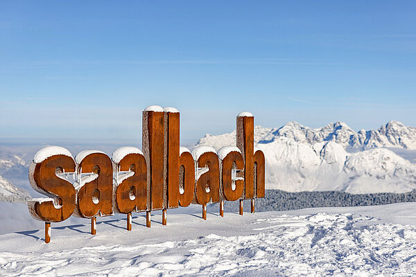 Gemeinsam unterwegs in den Alpen Skifreizeit in Saalbach