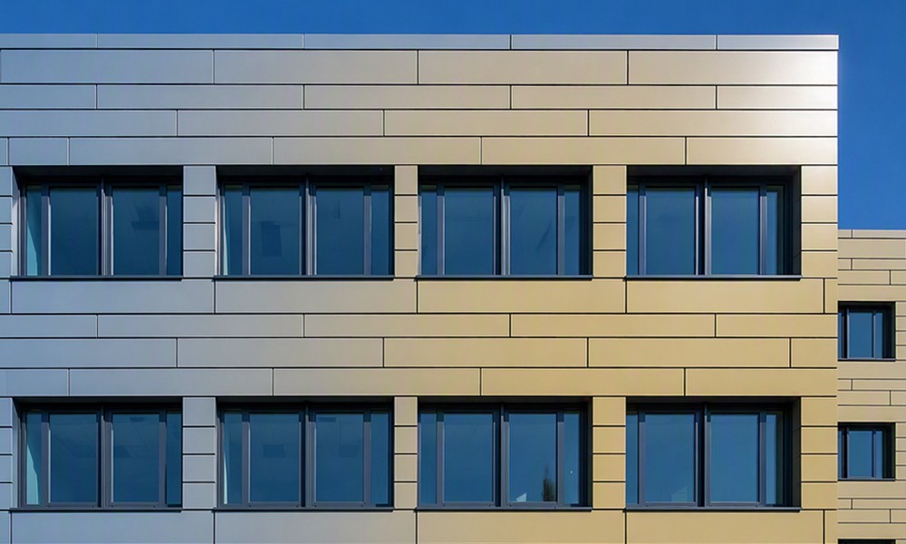 Fassade des ZLI in wechselnden Farben Zentrum für Logistik und IT