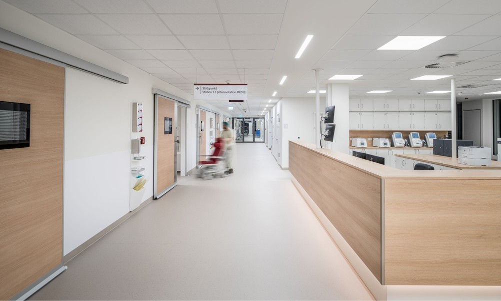 Erfolgreicher Umzug Universitätsklinikum Bonn UKB meistert komplexen Umzug ins neue Herzzentrum